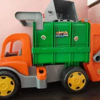 ماشینهای اسباب بازی کودک و چادر اسباب بازی