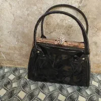کیف زنانه چرم بهمراه قالپاق