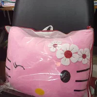 بالشت عروسکی و کوسن|رختخواب، بالش، پتو|ری, جوانمرد قصاب|دیوار