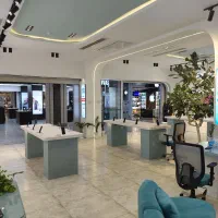 فروشنده موبایل خانم