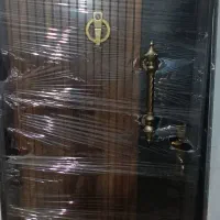 درب چوبی و ورودی