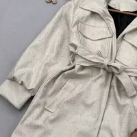 شنل چرمی و تعدادی لباس