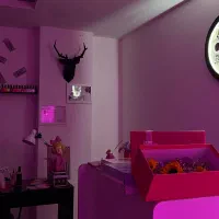 آموزش کاشت ناخن و خدمات