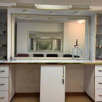 میز و آینه وکمد