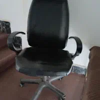 صندلی اداری کارکرده وچوب رخت چوبی