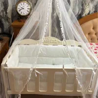 گهواره کنار تخت مادر