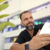 اپل iPhone 11 با حافظهٔ ۱۲۸ گیگابایت