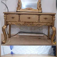 کنسول و ایینه و تی وی