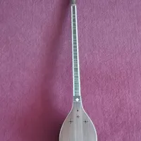 سه تار خوصدا مضراب خورده و هاردکیس