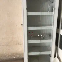 ویترین با درب شیشه ای