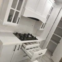 کابینت نئوکلاسیک‌ روکش با رنگ سفید برفی و طرح چوب|مصالح و تجهیزات ساختمان|جیرفت, |دیوار