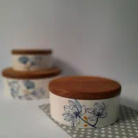 دونفرنیروی خانم در کارگاه ظروف سرامیکی