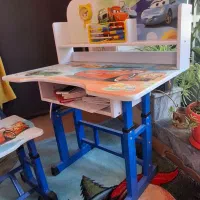 میز تحریر با صندلی با قابلیت تنظیم ارتفاع