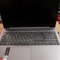یک دستگاه لبتاپ لنوو