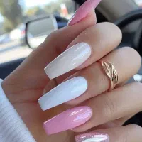 استخدام ناخون کار حرفه ای و مدل رنگ و کراتین