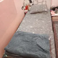 تخت تک نفره با میز آرایش