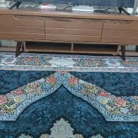 میز تلویزیون و ساعت