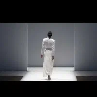 مدلینگ خانم جهت پوشاک