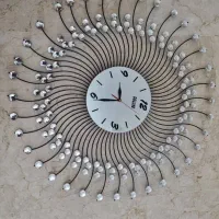 ساعت دیواری در حد نو