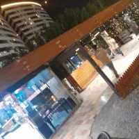 پیتزا زن و گریل کار کافه