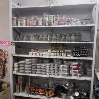 قفسه مغازه ایستاده