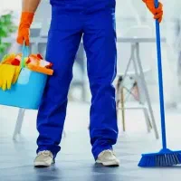 نظافتچی خونه راه‌پله آپارتمان وغیره...