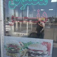 یک همکار ماهر در ساندویچی