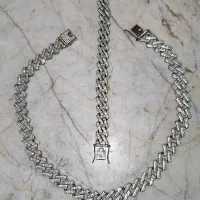 گردنبند و دستبند نگین دار