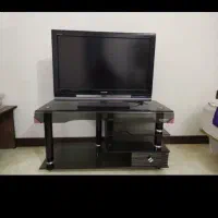 فروش یه تلویزیون سونی اصل با میز