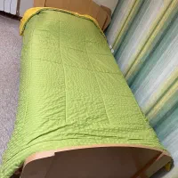 تخت و میز تحریر