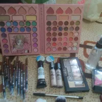 یکسری وسایل آرایش