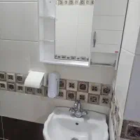 توالت فرنگی ، روشویی سفید، روشویی صورتی