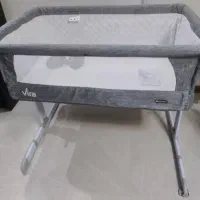 تخت کنار مادر