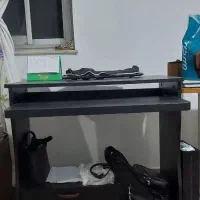 کیبورد و میز
