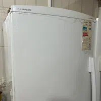 یخچال و فریزر الکترواستیل تمیز و سالم