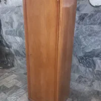 کمد ایستاده