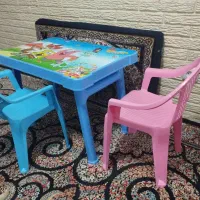 میز و صندلی کودک.