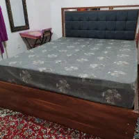 تخت و تشک دونفره سالم وتمیز