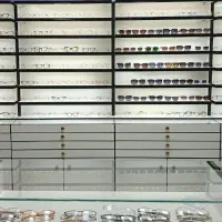 منشی کلینیک چشم پزشکی فروشنده عینکسازی