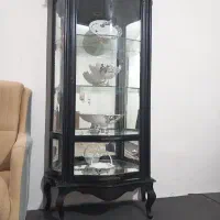 ویترین شیشه ای