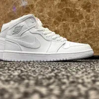 کتونی نایک جردن ۱ ساقدار سفید چرم طبیعی