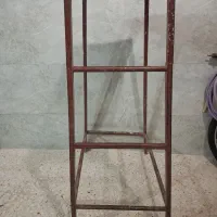 چهار پایه آهنی