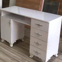 فروش میز تماماقفل،همراه صندلی چرخدار وتنظیم ارتفاع