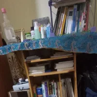 میز کامپیوتر شلف دار تمیز