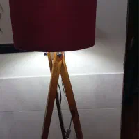 آباژور ایستاده