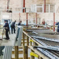 استخدام  نیرو در کارگاه پنجره دوجداره