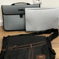 تعدادی کلاسور و کیف دانشگاه