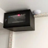 یک شاگرد برای نصب دوربین مدار بسته