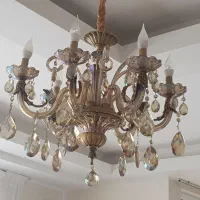 لوستر و آباژور کریستال هفت رنگ با میز طلایی