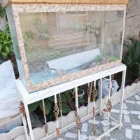 آکواریم پایه دار